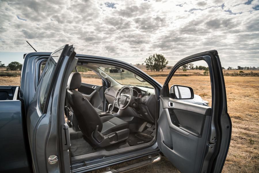 Интерьер Mazda BT-50 Freestyle Cab 2018 года  (AU) (фото 5 из 9)